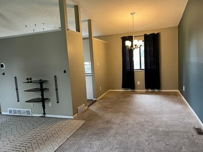 Building Photo - 2207 Rambouillet Dr
