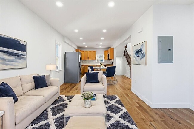 Building Photo - 438 Talbot Ave