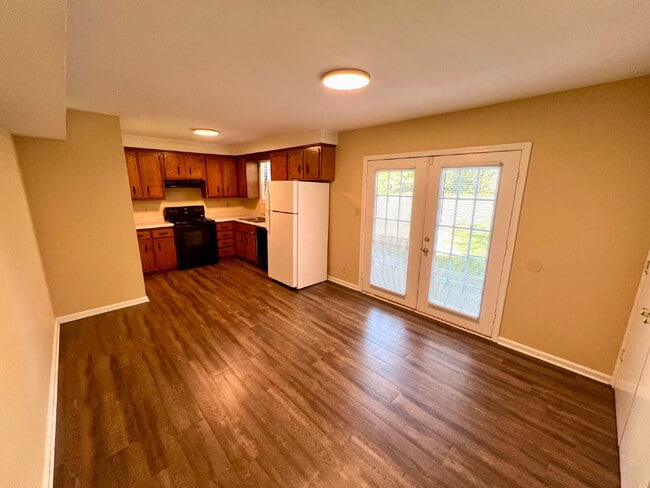 Building Photo - 351 PEABODY DRIVE UNIT 5 (3 BEDROOM UNIT)