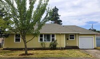 Building Photo - 2 Bedroom with Huge Yard in Springfield