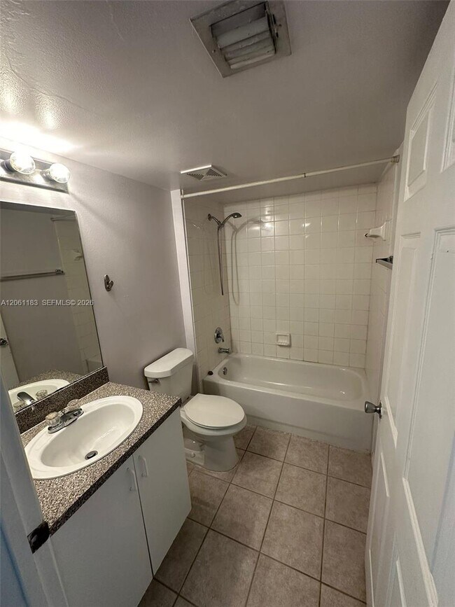 Building Photo - 5005 Wiles Rd