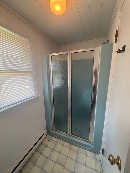 BR 1 Bathroom - 2904 Norfolk St