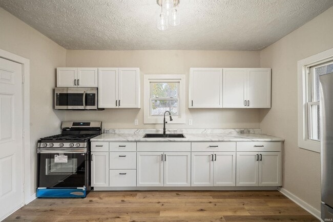 Building Photo - 1012 E Taylor St