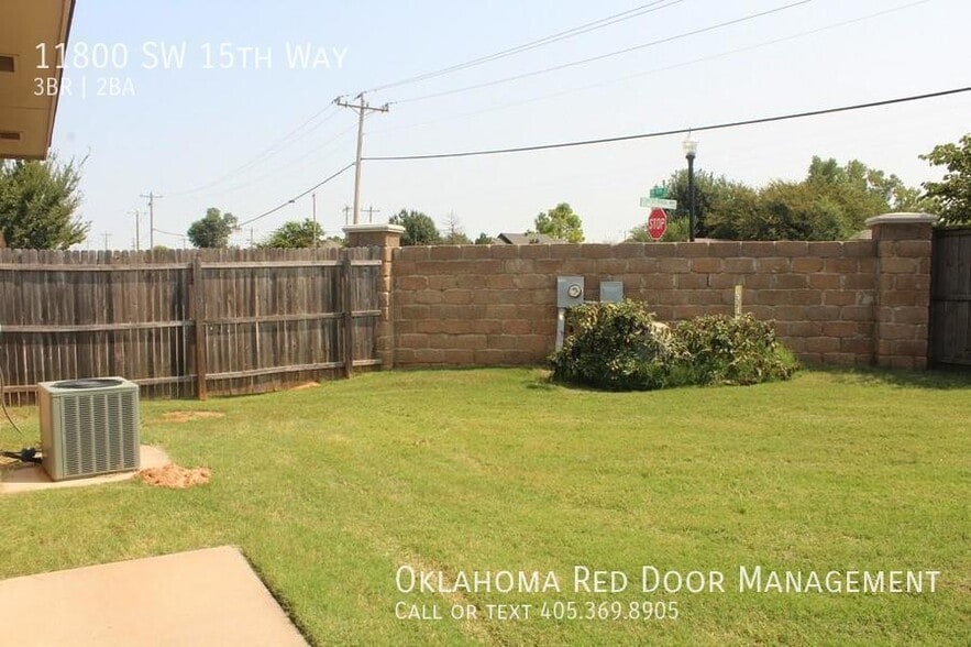 Building Photo - 11800 SW 15th Way