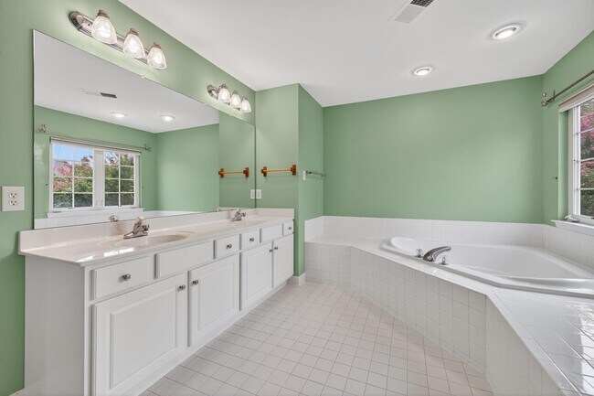 Building Photo - 12031 Arista Manor Way
