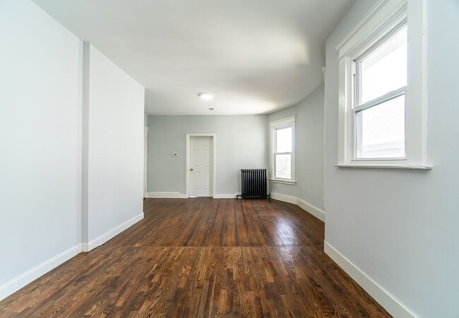 Building Photo - 83 Division St