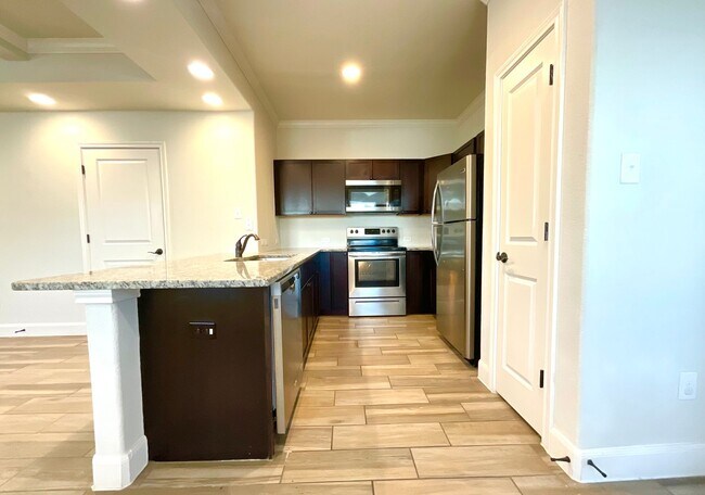 Building Photo - 3BR / 2.5BA Home | Fenced Backyard, Garage & Stainless Appliances!