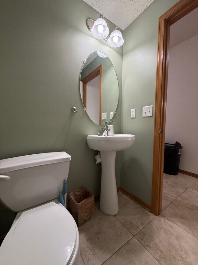 Building Photo - 14649 Sapphire Way