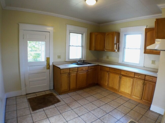 Building Photo - Nice Home in a Good Downtown Location with...