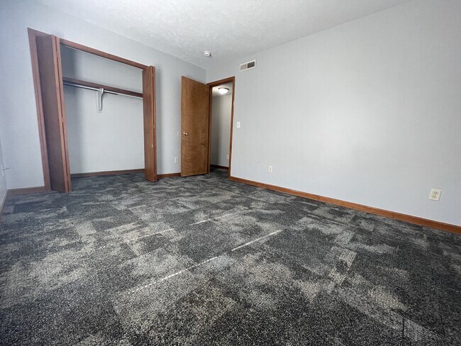 Building Photo - Stone Dr. 350