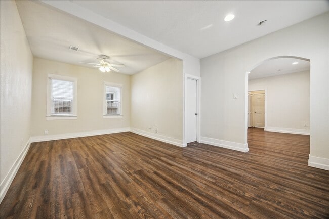 Building Photo - 838 W 26th St