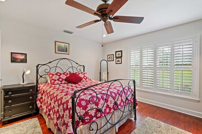 Building Photo - Country living close to everything - 3 bed, 3.5 bath, on an acre