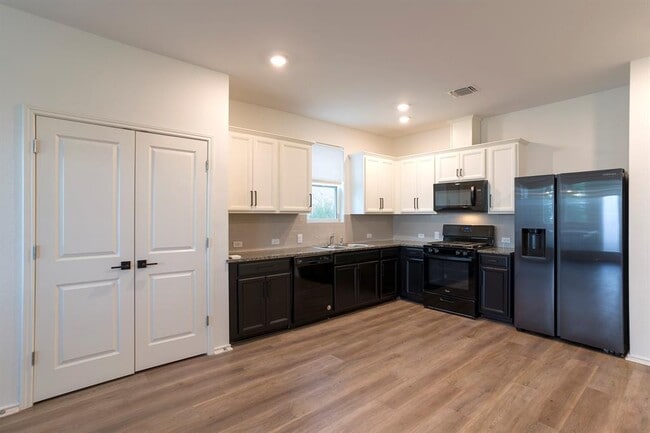 Building Photo - 7312 Harmony Shoals Bnd