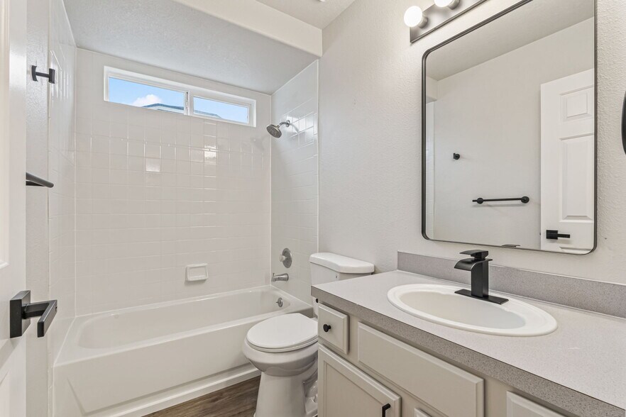 Building Photo - 11035 W Halstead Ct