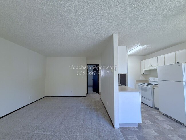 Building Photo - 5804 SE Milwaukie Ave