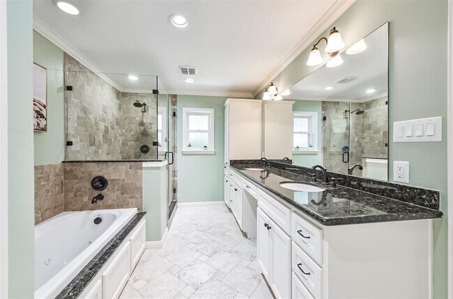 Building Photo - 5006 Shady Nook Ct