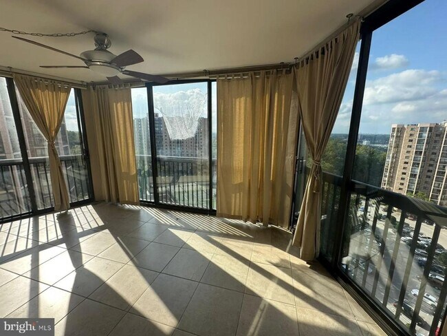 Building Photo - 5904 Mt Eagle Dr