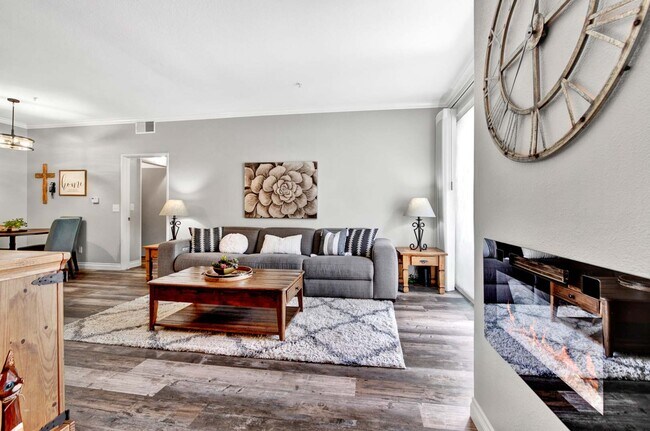 Building Photo - 13133 Le Parc