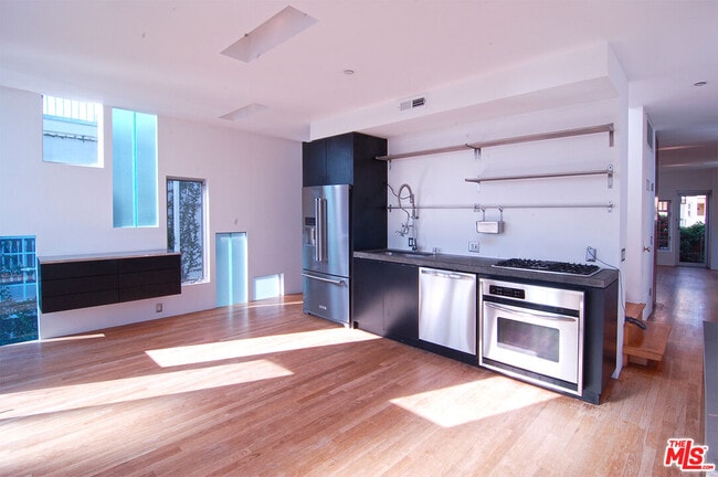 Building Photo - 116 Pacific Ave