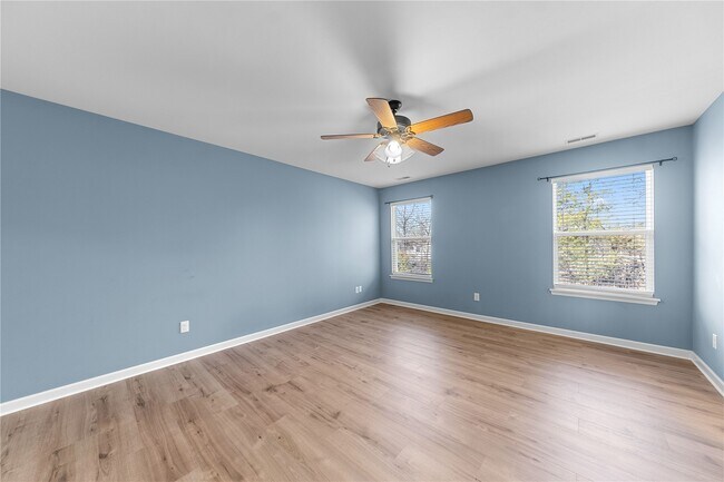 Building Photo - 467 Parkgate Dr