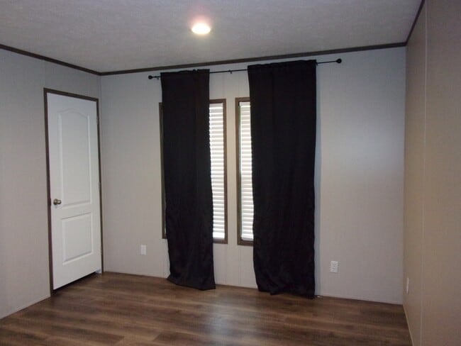 Building Photo - 811 Sitton Rd