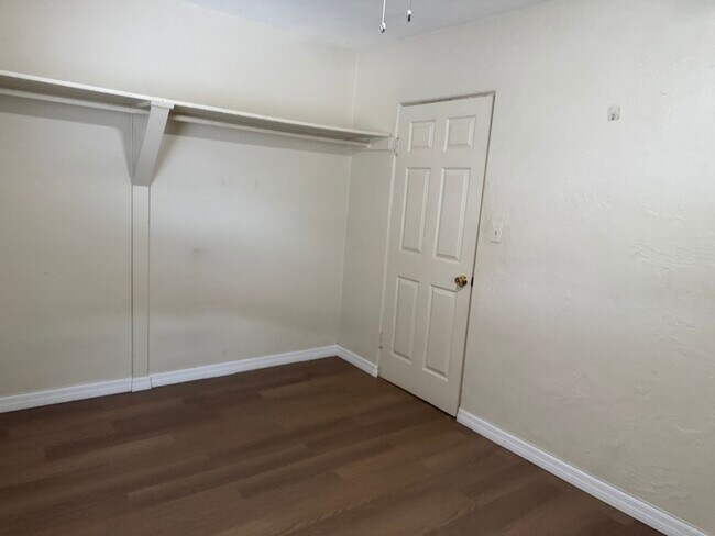 Building Photo - 1020 Queen St N