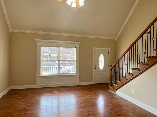 Building Photo - 3 bedroom + loft & 2.5 bedroom  in gated c...