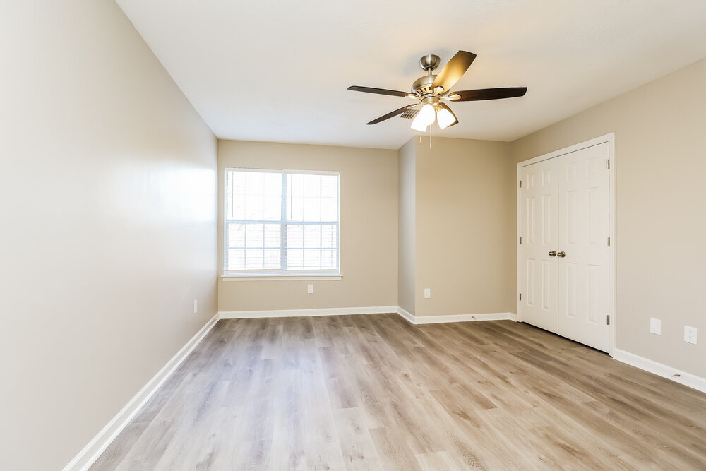 Building Photo - 2730 Riverbend Dr