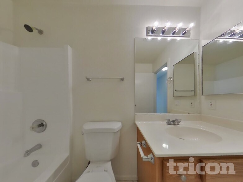 Building Photo - 2031 S Alicia