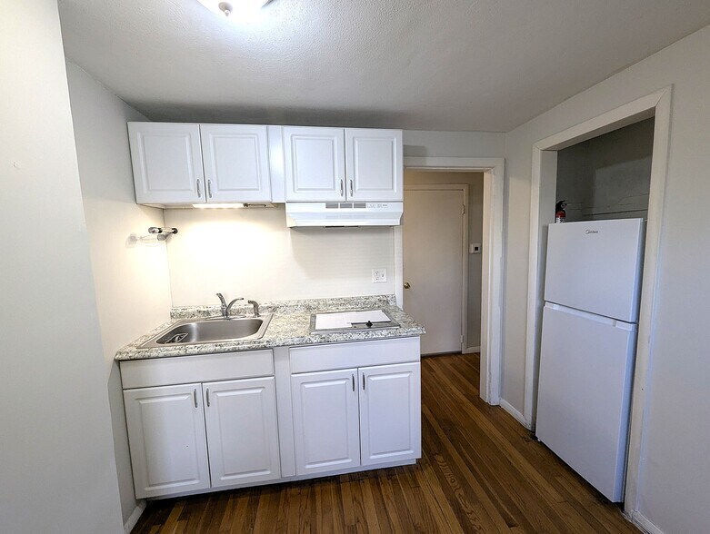 Building Photo - 44 Barrington Rd