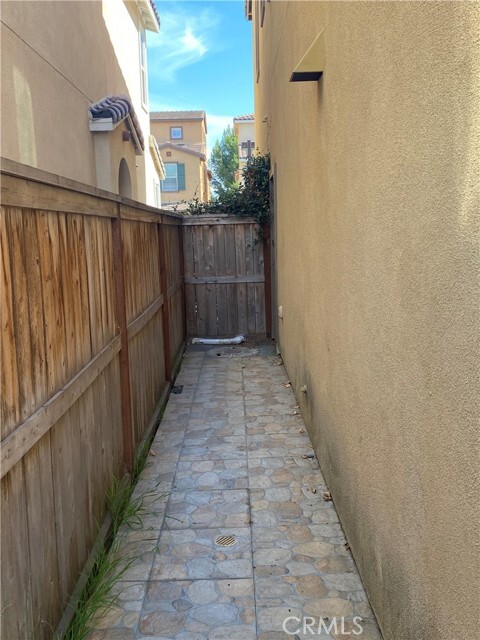 Building Photo - 10761 Lotus Dr