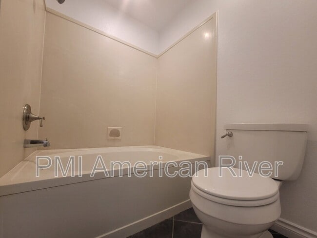 Building Photo - 3041 Wolfe Ct