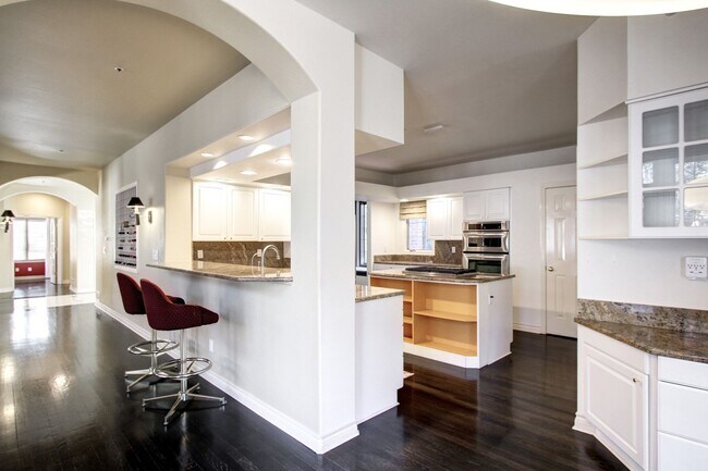 Building Photo - Castle Pines Village Custom Home for lease.