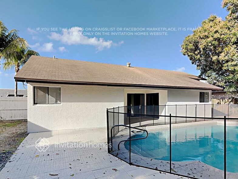 Building Photo - 9664 Carousel Cir S