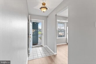 Building Photo - 387 Independence Dr