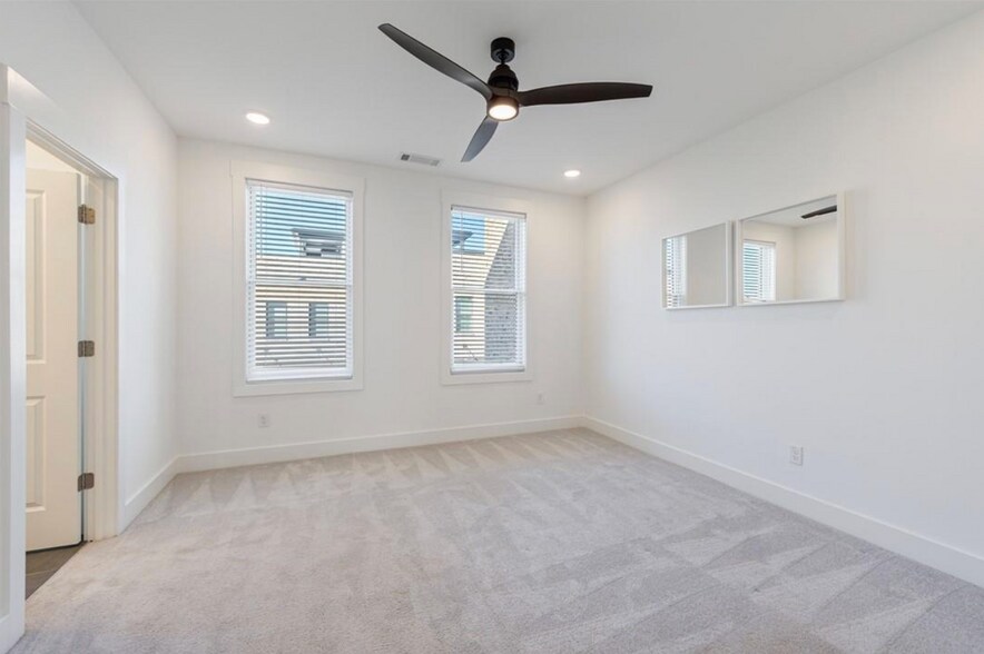 Building Photo - 1032 Robert Smalls Wy