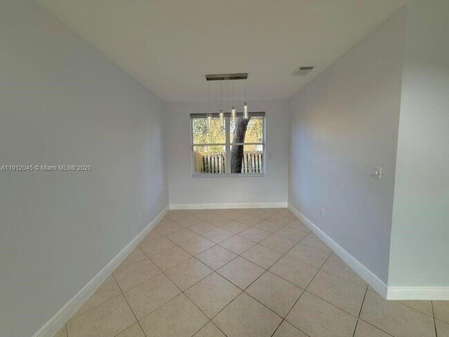 Building Photo - 922 NW 134th Ave