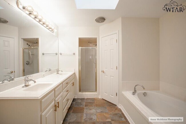 Building Photo - 8 St Andrews Ct