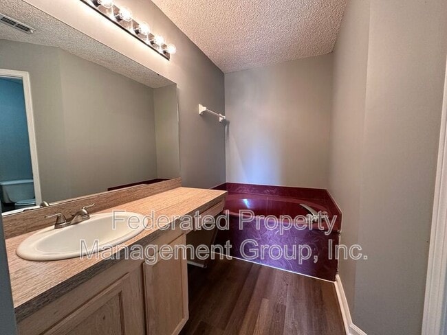 Building Photo - 13012 Staffordshire Dr S