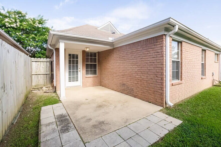 Building Photo - 8408 Cross Point Dr