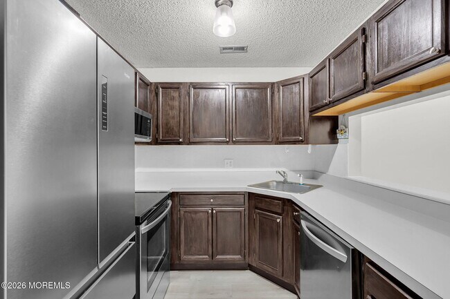 Building Photo - 4403 Aberdeen Dr