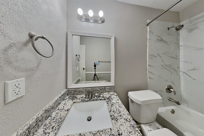 Building Photo - 31 S White Pebble Ct
