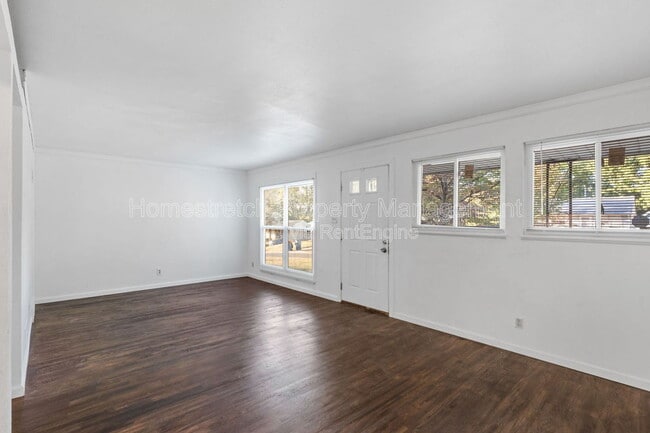 Building Photo - 212 Mc Alpine Dr