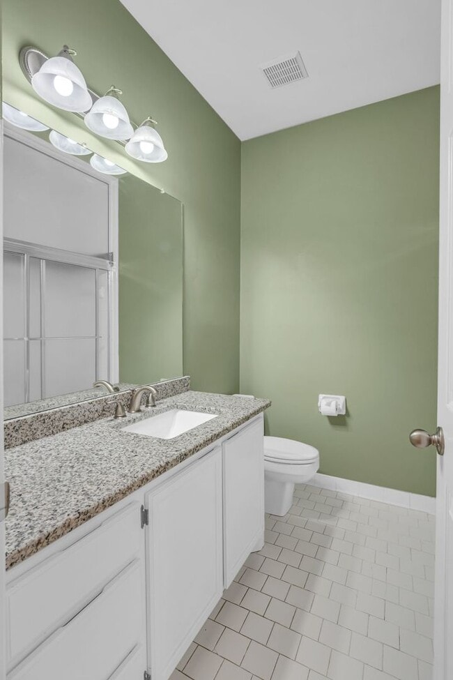 Building Photo - Awesome 2BE/2BA condo in Green Hills!
