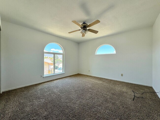 Building Photo - Northeast El Paso 3 Bed Refrig A/C split T...
