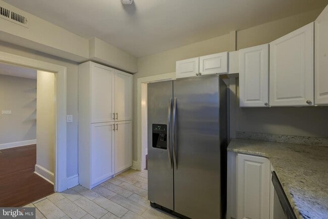 Building Photo - 1900 Q St SE