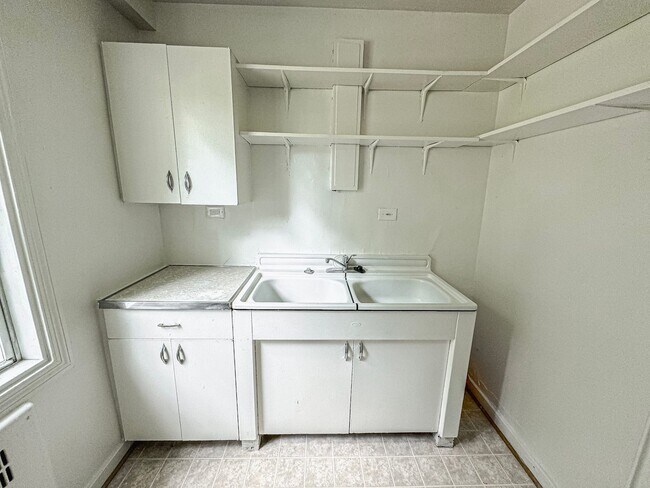 Building Photo - Charming 1 Bed 1 Bath Condo In Arlington Oaks