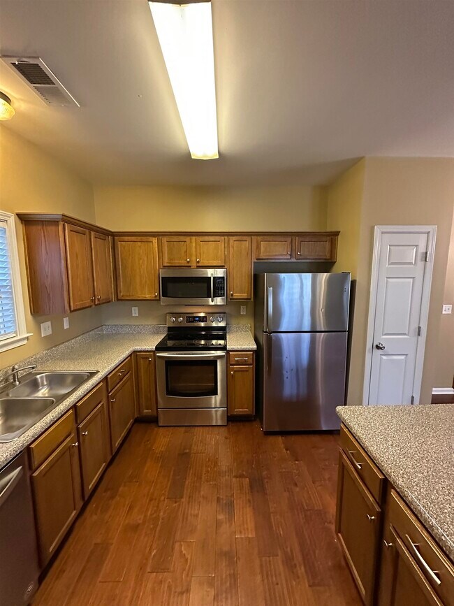 Building Photo - 1354 Island Pl E