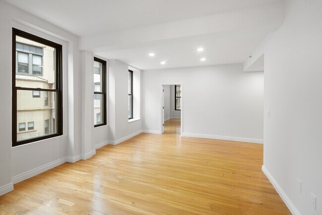 Building Photo - 4 Charlesgate E