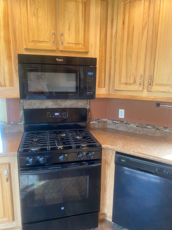 Building Photo - 36 River St